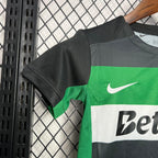 Conjunto Infantil Sporting Principal 2024/25 - ÚLTIMAS UNIDADES! 🔥💚